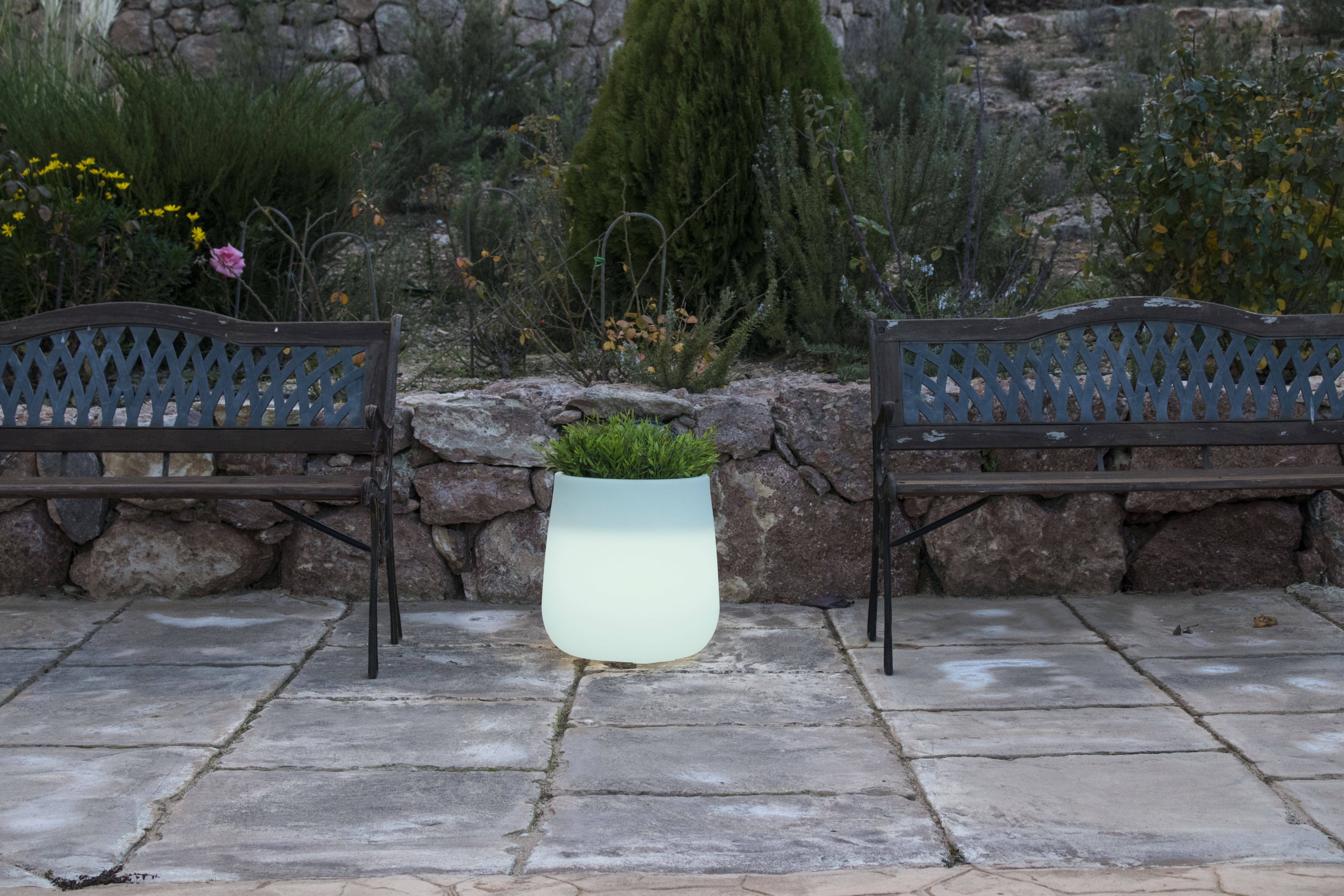 Doniczka solarna CAMELIA 40 LED RGB 3288