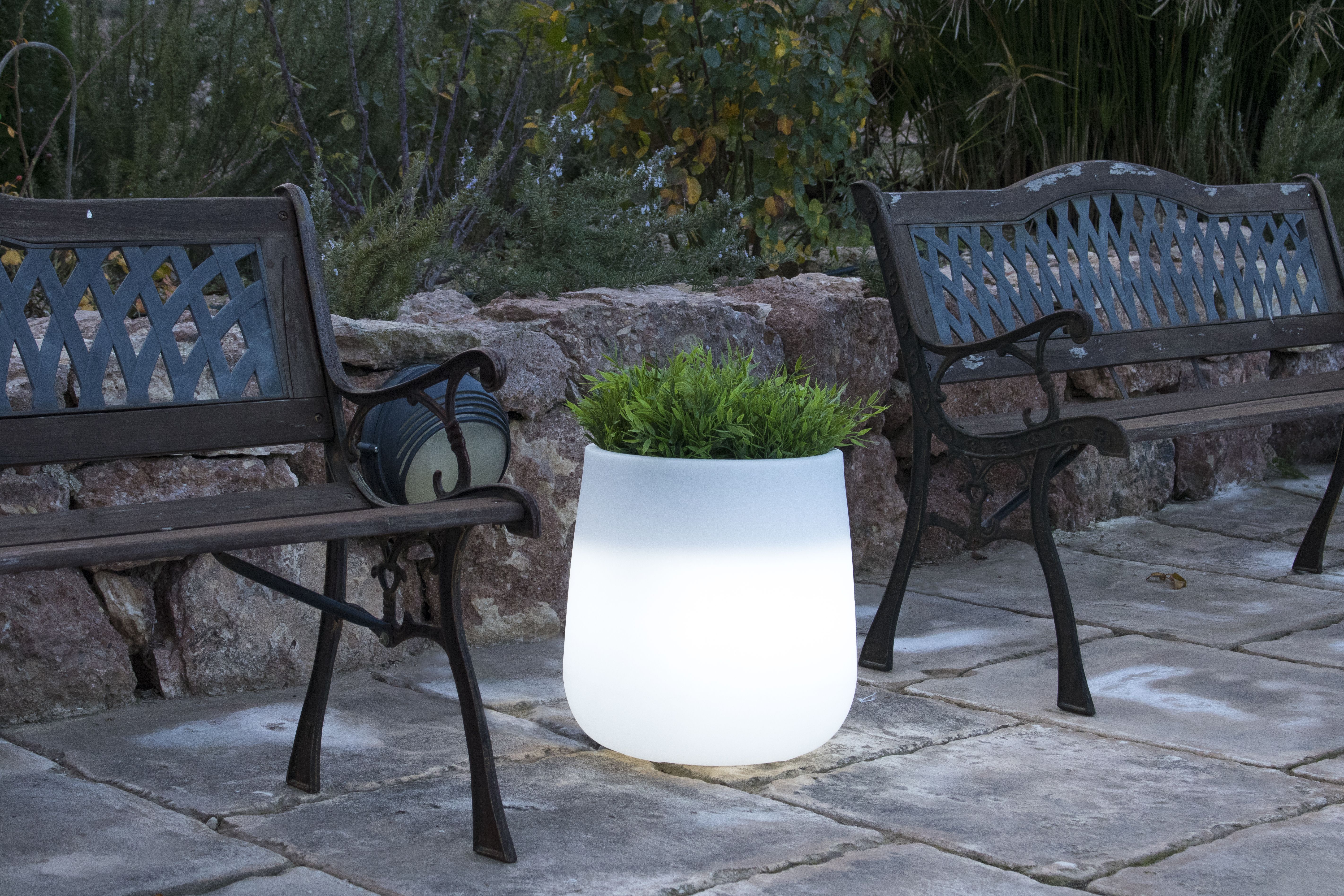 Doniczka solarna CAMELIA 40 LED RGB 3288