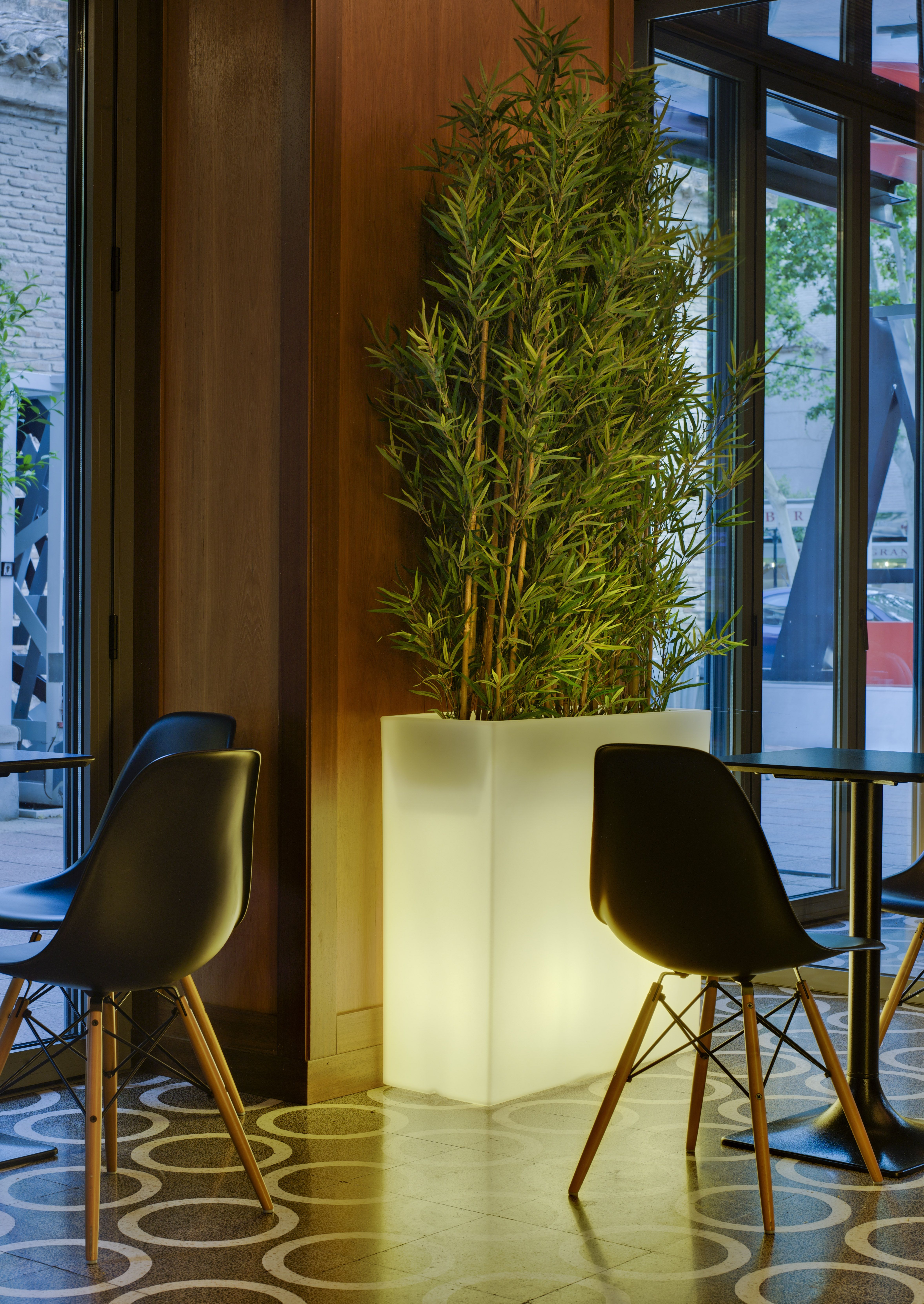 Doniczka solarna JUNCO LED RGB 3327