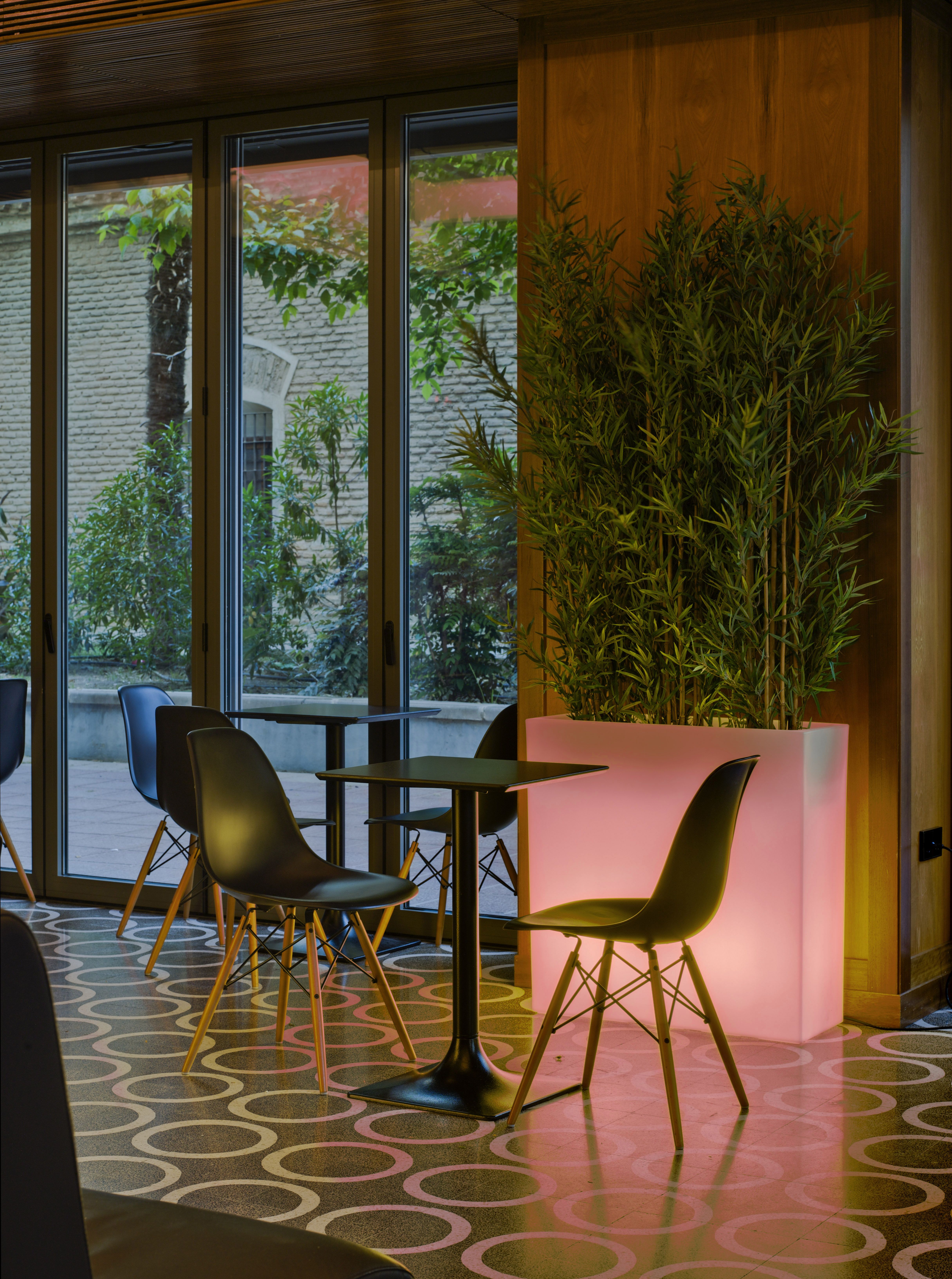 Doniczka solarna JUNCO LED RGB 3327