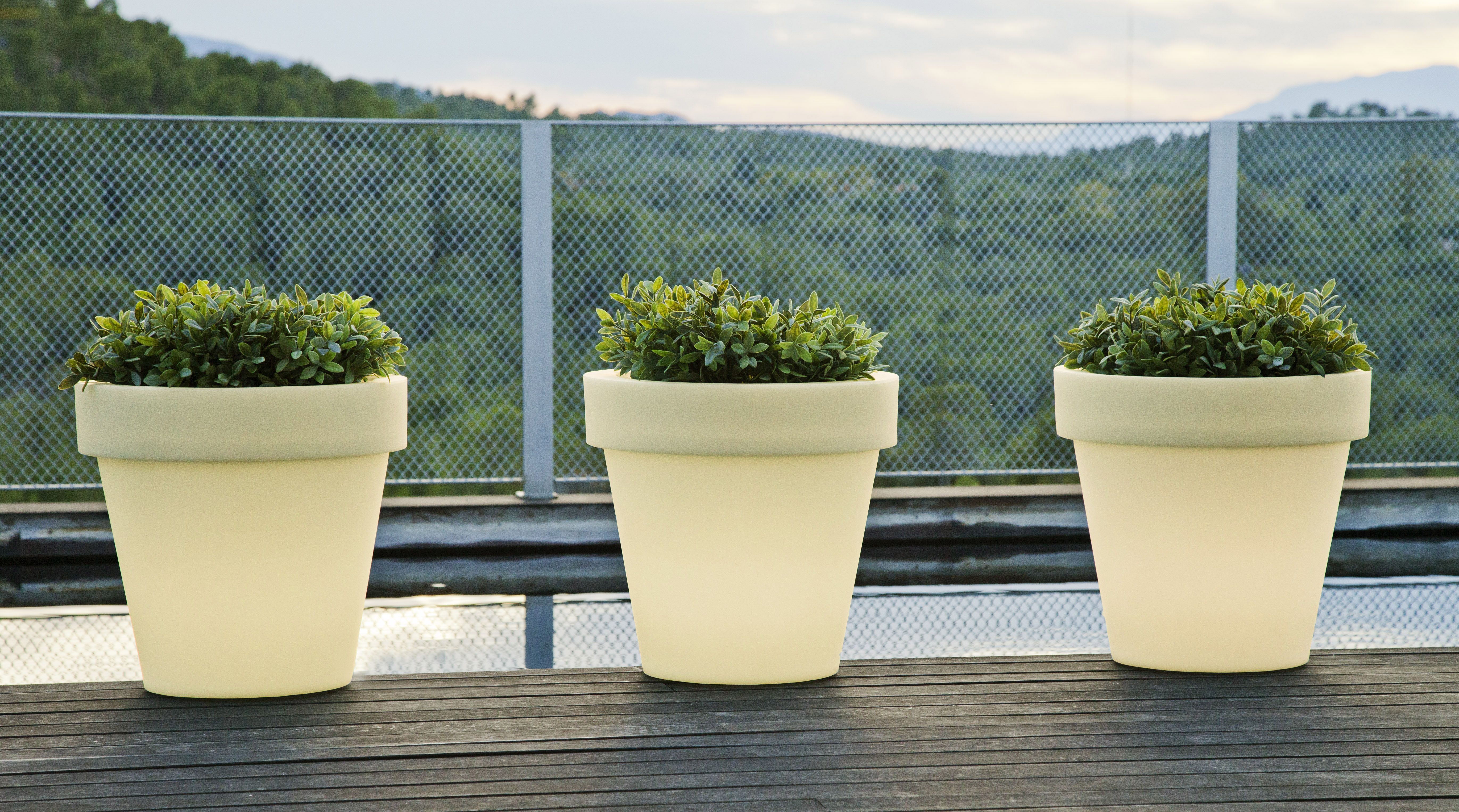 Doniczka solarna MAGNOLIA 45 LED RGB 3331