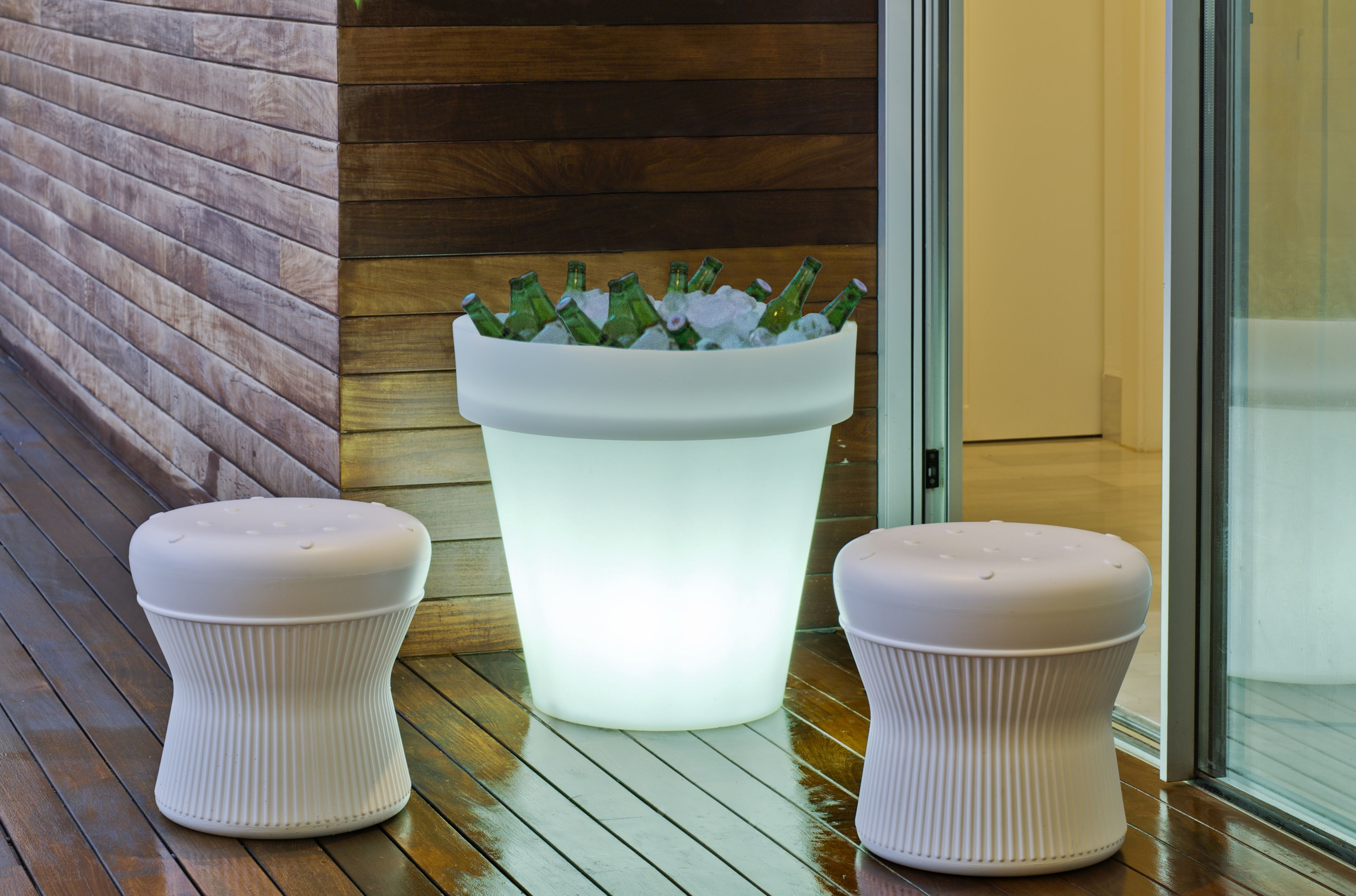 Doniczka solarna MAGNOLIA 60 LED RGB 3333