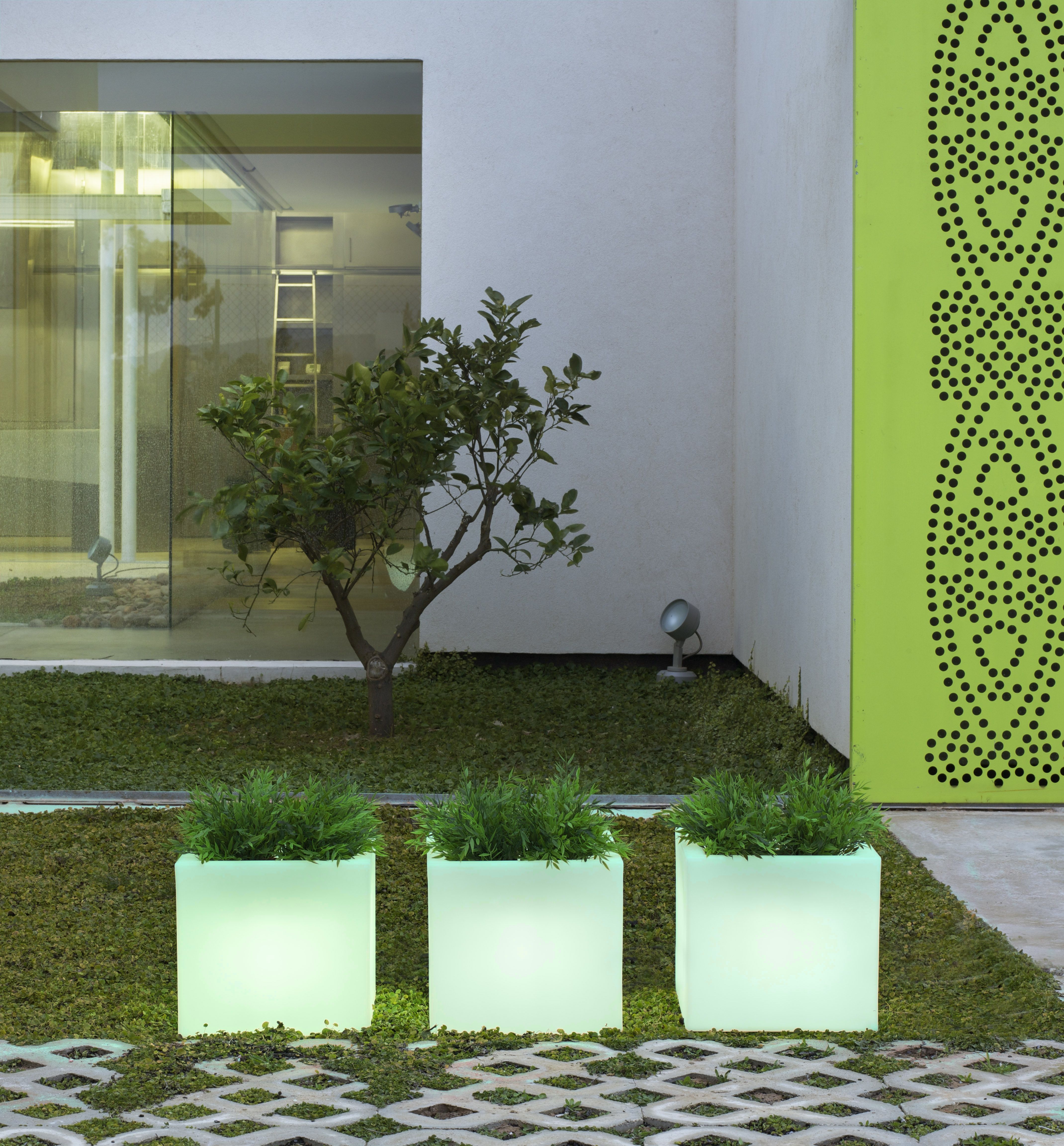 Doniczka solarna NARCISO 40 RGB 3267