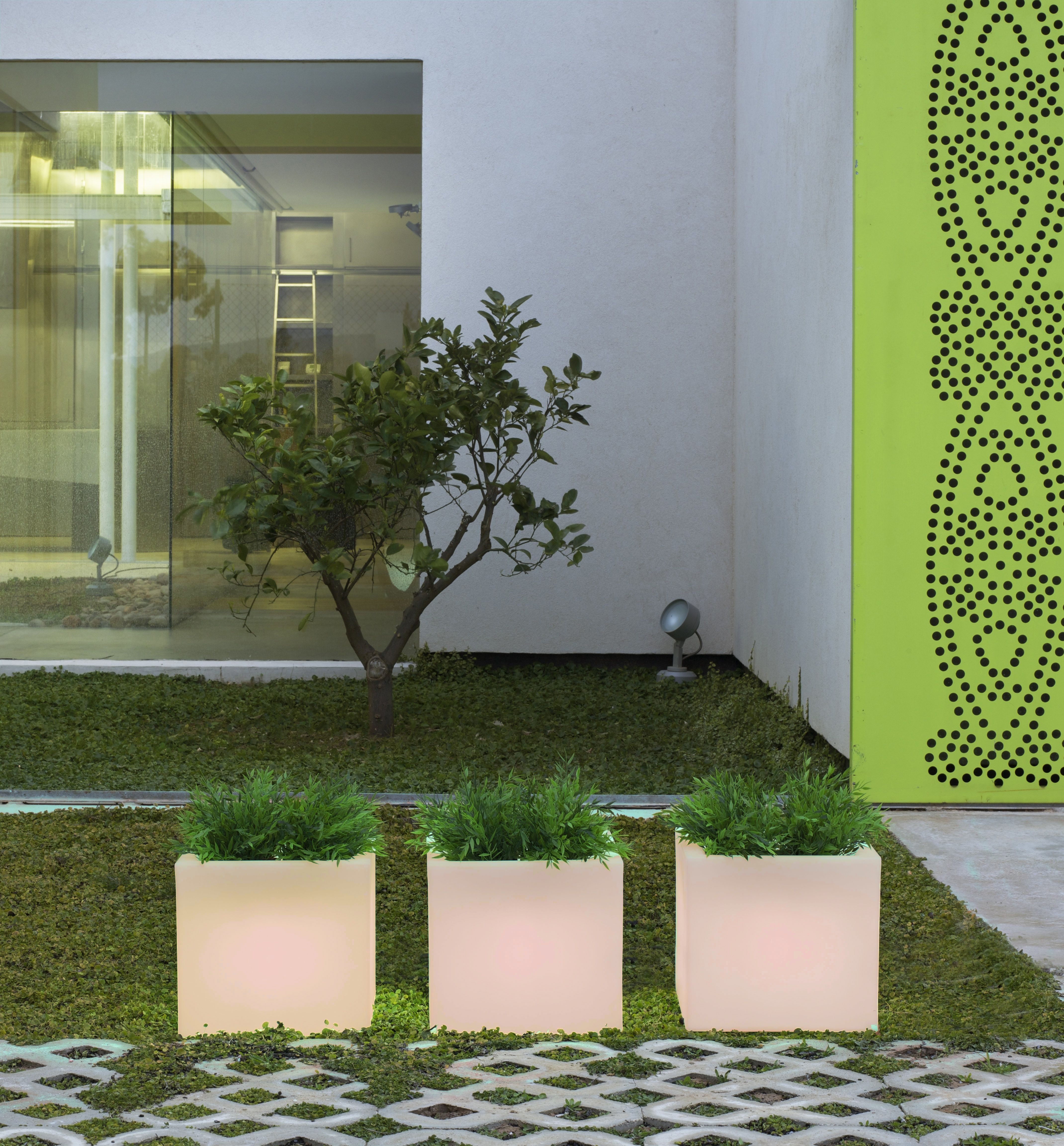 Doniczka solarna NARCISO 40 RGB 3267